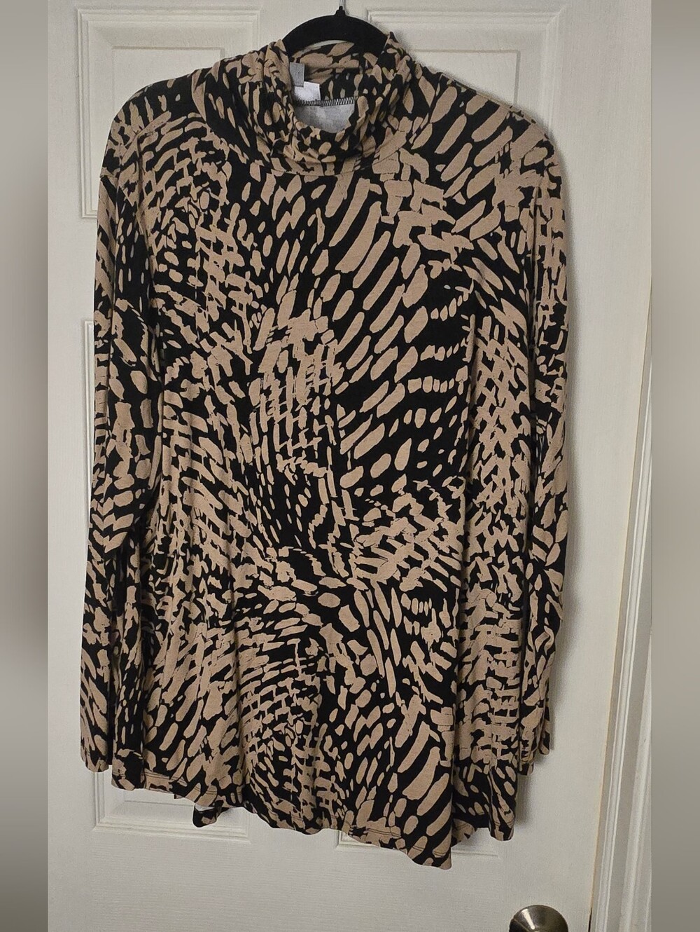 JM Collection Black and Tan Abstract Top